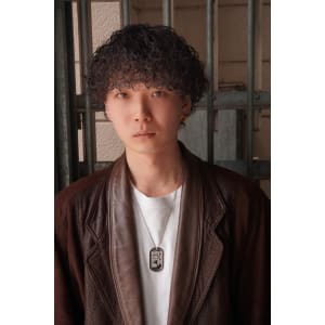 センターパート波巻きスパイラルツイストスパイラル刈り上げ