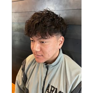 スペインカール　ツイストパーマ　ツーブロックスタイル