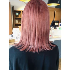 外ハネ×ベージュピンク
