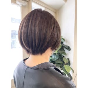白髪ぼかしハイライトオリージュ系カラーショートボブ梅ヶ丘