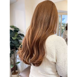 ハイトーン白髪ぼかしのハイライトツヤツヤロングヘア梅ヶ丘 - CHAINON【シェノン】掲載中