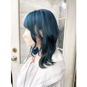 クールで透明感のあるブルーカラー大人っぽさUP◎