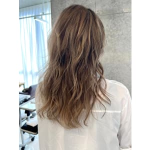 レイヤーカットとミルクティーハイライト