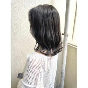 外ハネ　くびれレイヤーカット　グレージュカラー　10代20代