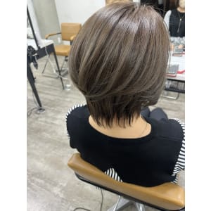 白髪ぼかしハイライトイルミナカラー - prize 表参道/原宿店【プライズ】【プライズ オモテサンドウハラジュクテン プライズ】掲載中