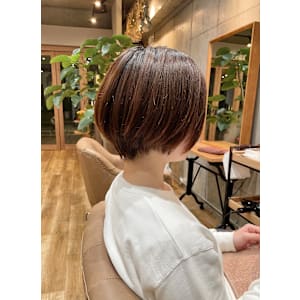 髪の量が多い方でも手ぐしでまとまるショートボブ☆