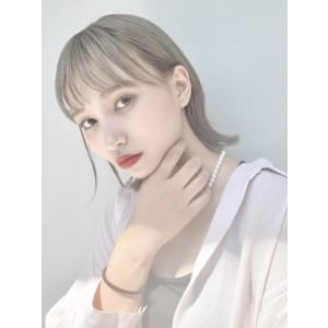 前髪カット　ハイトーン　ベージュ
