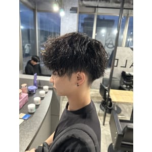 センターパート波巻きスパイラルツイストスパイラル刈り上げ - メンズヘア整形サロン GOALD 名古屋 栄【メンズヘアセイケイサロン ゴールド ナゴヤサカエ】掲載中