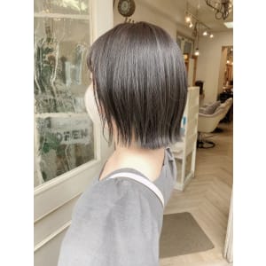 短めくびれボブ透明感グレージュ紫外線で色落ちしないカラー