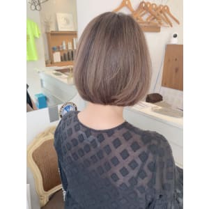 やわらかい丸みボブ明るめカラーで夏色ヘア人気美容院