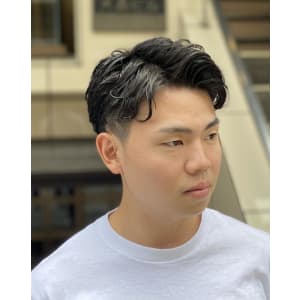 メンズ　ナチュラルビジネスパーマ　6：4分け