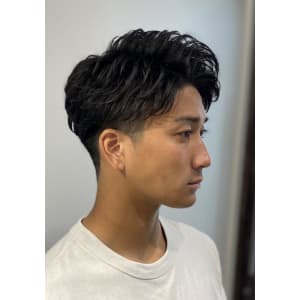 カッコいいビジネスパーマヘア　刈り上げ7:3