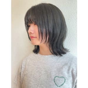 顔周りレイヤーカット×オリーブグレージュ