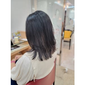 グレージュカラー×レイヤーセミロング