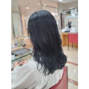 暗髪でも透明感◎ブルージュカラー/ネビージュカラー