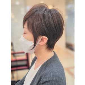可愛すぎない大人っぽふんわりショート