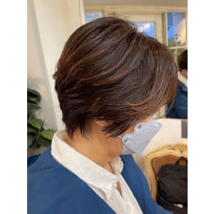 きれいなシルエットのミセスショートパーマヘアボリューム