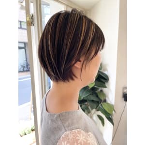 ハイライトショートヘア白髪ぼかしもできる万能カラー梅ヶ丘