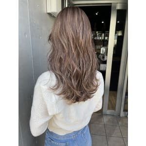 斜めバンググレージュカラー デザインカラー シルキーベージュ
