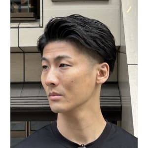 大人ヘアー　ツーブロック　