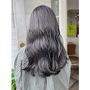 グレージュカラーハイライトを活かした透明感ロングヘアー梅ヶ丘