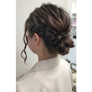 編み込みアップスタイル