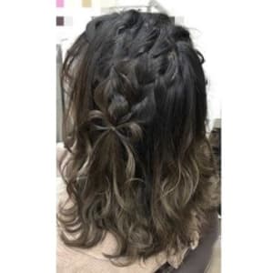 編み込みアレンジハーフツイン