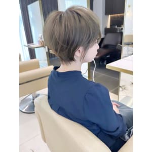 大人可愛い前髪ありのひし形マッシュショートパーマ20代30代