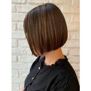 丸みショートボブ　ミニボブ　シルキーベージュ　