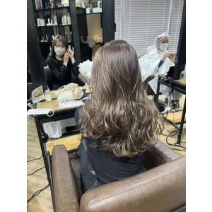 斜めバンググレージュカラー デザインカラー シルキーベージュ