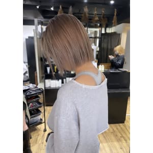 斜めバンググレージュカラー デザインカラー シルキーベージュ