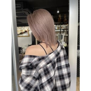 斜めバンググレージュカラー デザインカラー シルキーベージュ