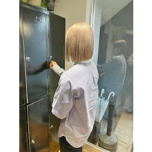 斜めバンググレージュカラー デザインカラー シルキーベージュ