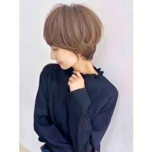 大人可愛い前髪ありのひし形マッシュショートパーマ20代30代