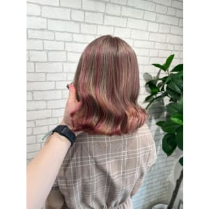 miu&橋本愛海　ベージュとピンクのデザインカラー