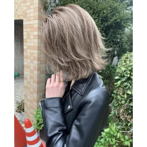 斜めバンググレージュカラー デザインカラー シルキーベージュ