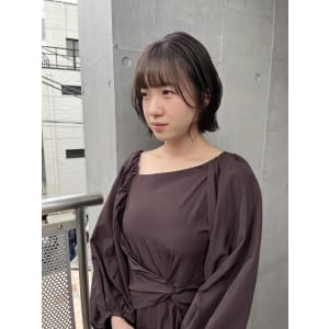 斜めバンググレージュカラー デザインカラー シルキーベージュ