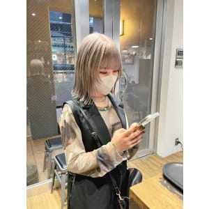 斜めバンググレージュカラー デザインカラー シルキーベージュ