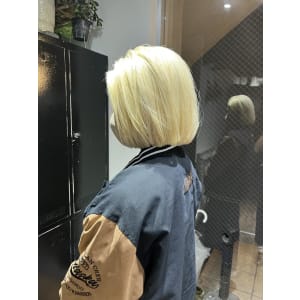 斜めバンググレージュカラー デザインカラー シルキーベージュ