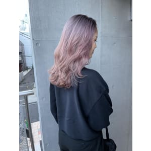 斜めバング　グレージュカラーシルキーベージュ　マッシュパーマ