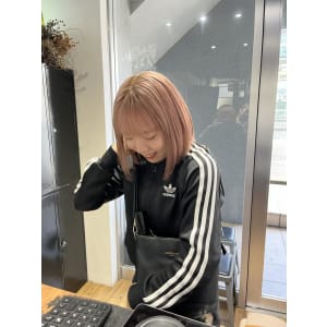 斜めバング　グレージュカラーシルキーベージュ　マッシュパーマ