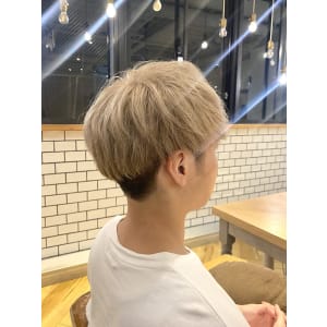 【ホワイトグレージュ × ショートマッシュ】