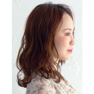 三軒茶屋_レディース_セミロング_ピンクブラウン_コテ巻き