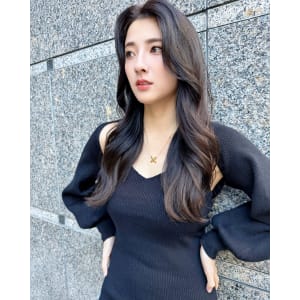 韓国顔まわり暗め透明感カラーくびれ巻きレイヤーカット