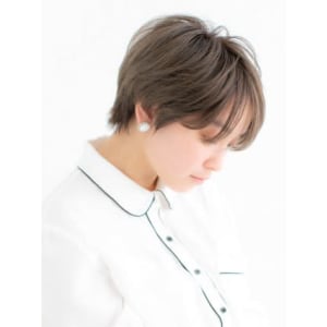 三軒茶屋_レディース_ショート_グレージュ_ハイトーン_小顔