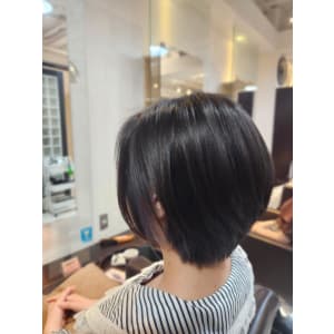 イヤリングカラー×黒髪ショート