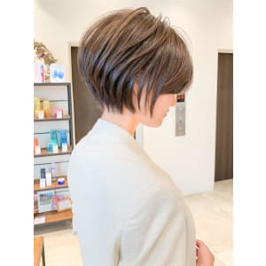 大人可愛い小顔ひし形クビレ丸みボブ20代30代大人ショート - &STORIES【アンドストーリーズ】掲載中