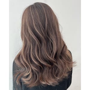 ハイライトカラー - Ease by amble luxe 北千住【イース バイ アンブル リュクス キタセンジュ】掲載中