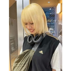 斜めバンググレージュカラーデザインカラー シルキーベージュ - ARCANA 明治神宮前 表参道 原宿【アルカナ メイジジングウマエ オモテサンドウ ハラジュク】掲載中
