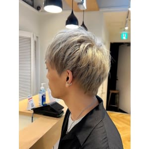 グレーアッシュ × ショートヘア